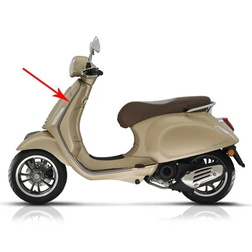 sierstrip Piaggio origineel beenschild linksboven antraciet past op primavera, sprint cm2984025